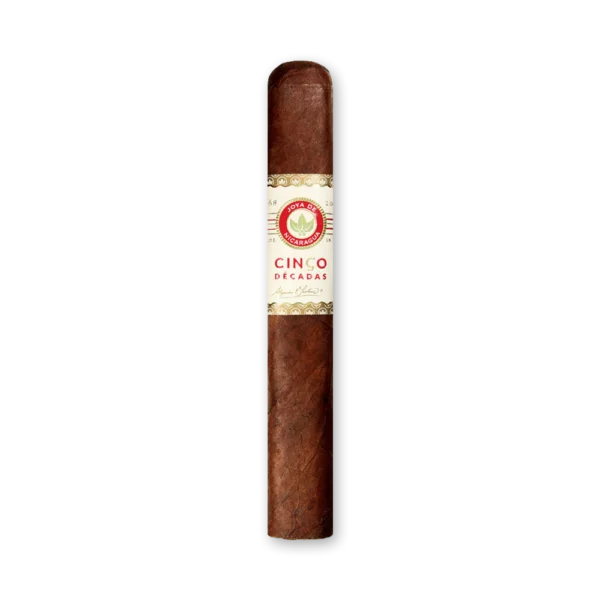 Charuto Joya de Nicaragua Cinco Décadas de capa maduro escura, com anilha creme e medalhão vermelho