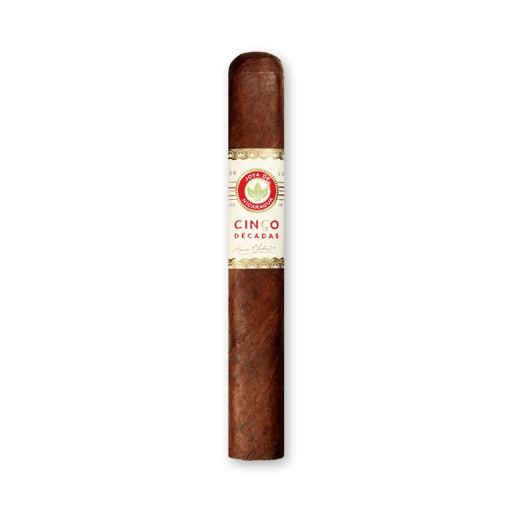 Charuto Joya de Nicaragua Cinco Décadas Fundador Prensado visto de frente Charuto Joya de Nicaragua Cinco Décadas de capa maduro escura, com anilha creme e medalhão vermelho