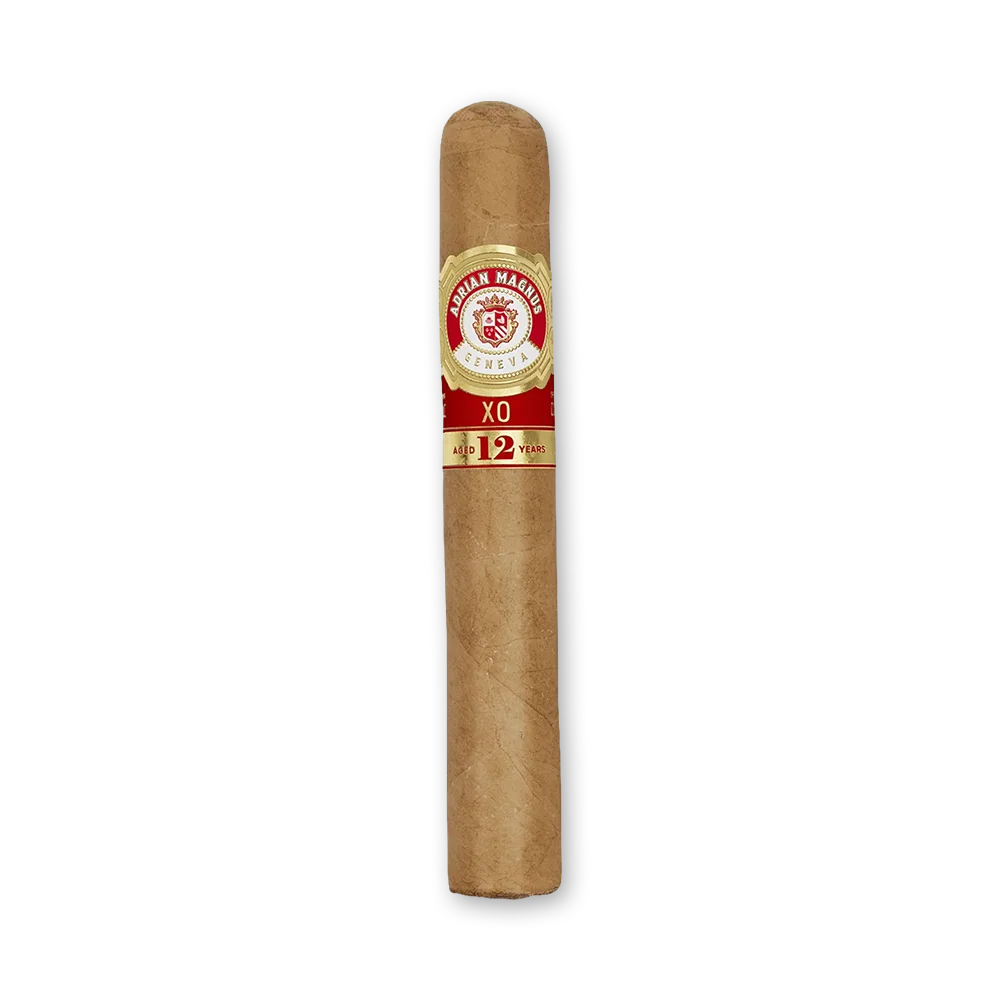 Charuto Adrian Magnus XO Cognac Infused Toro 12 years com capa escura e anilha dourada