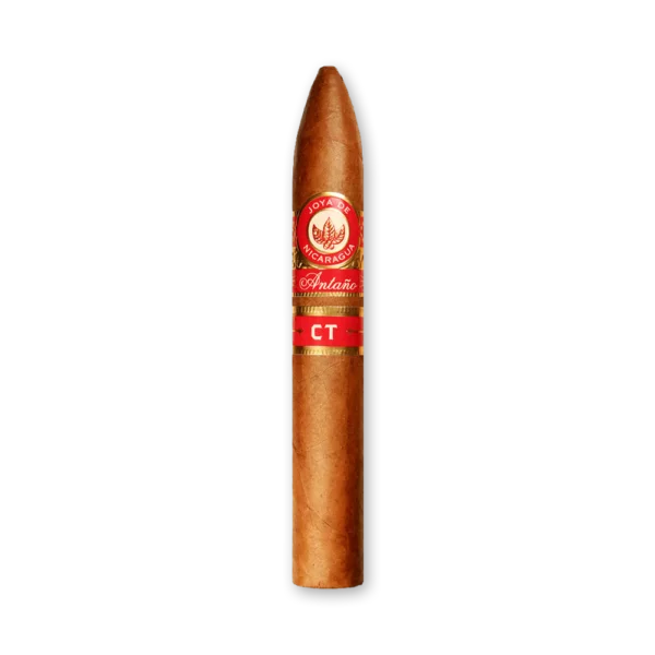Charuto Joya de Nicaragua Antaño CT Belicoso com cabeça afunilada, capa alaranjada e anilhas Antaño e CT