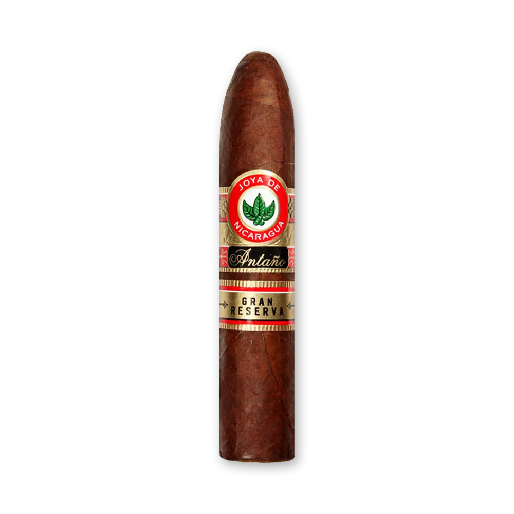Charuto Joya de Nicaragua Antaño Gran Reserva Gran Cónsul avulso visto de frente Charuto Joya de Nicaragua Antaño Gran Reserva Gran Cónsul, curto e grosso, de capa avermelhada e cabeça afunilada