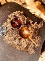 Cinzeiro com porta-copos burl de imbuia detalhe da madeira