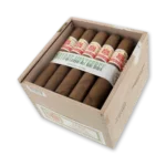 Caixa de madeira aberta com charutos Hoyo de Monterrey Le Hoyo de Rio Seco e fita branca com o nome da linha