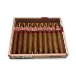 Caixa de madeira aberta com dez charutos Hoyo de Monterrey Elegantes em formato perfecto enfileirados