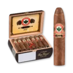 Caixa de madeira aberta com charutos Joya de Nicaragua Antaño Gran Cónsul em celofane e um charuto em destaque ao lado