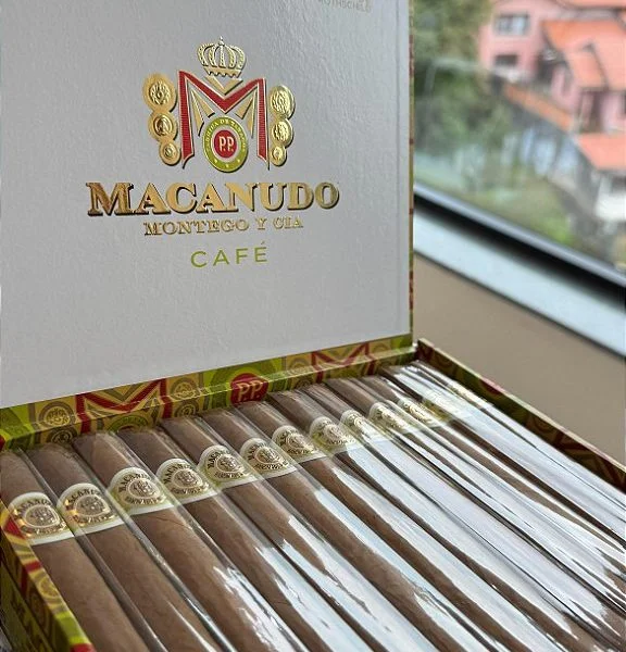 Charuto Macanudo Lonsdale com capa claro — dominicano