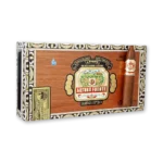 Embalagem Arturo Fuente Rosado Sungrown Magnum R Fifty-Eight fechada com charuto torpedo apoiado