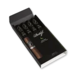 Caixa sampler Davidoff Escurio Robusto Tubos aberta com charuto em destaque