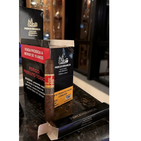 Charuto Perceverancia Robusto Maduro 2014 com capa maduro — nicaraguense