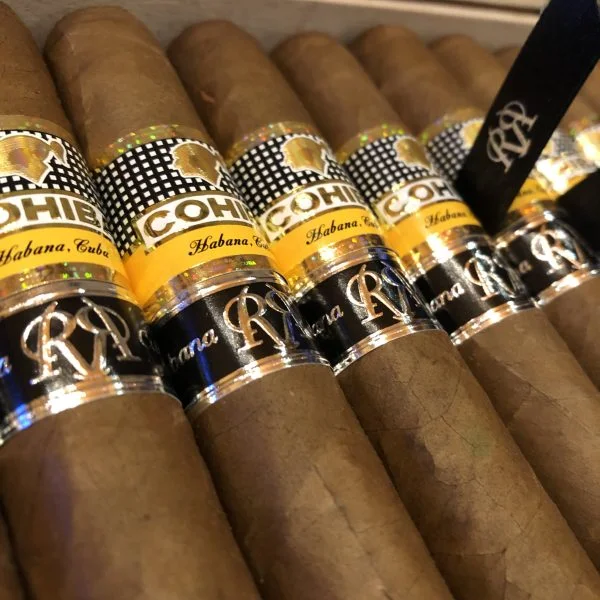 Charuto Cohiba Robusto Reserva — cubano