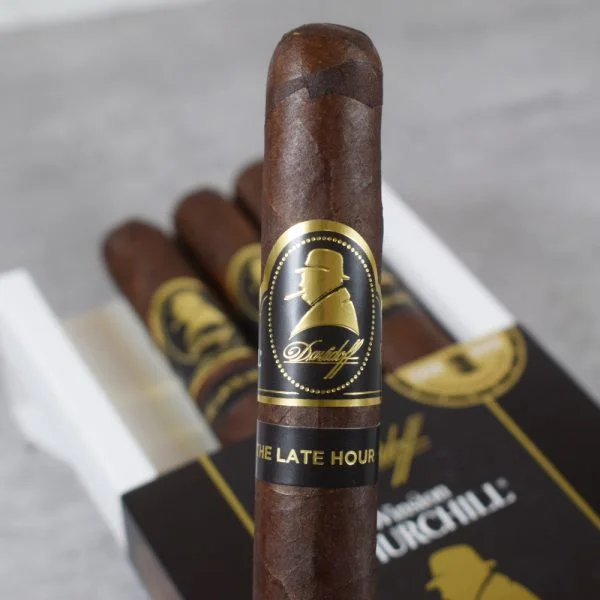 Charuto Davidoff Churchill com capa colorado maduro — dominicano