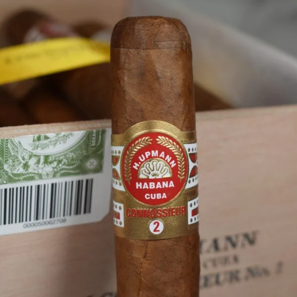 Charuto H. Upmann Connoisseur No.2 Robusto com capa colorado — cubano