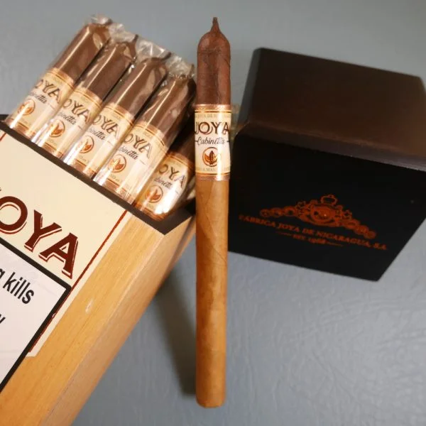 Charuto Joya de Nicaragua Cabinetta Lanceros com capa claro — nicaraguense