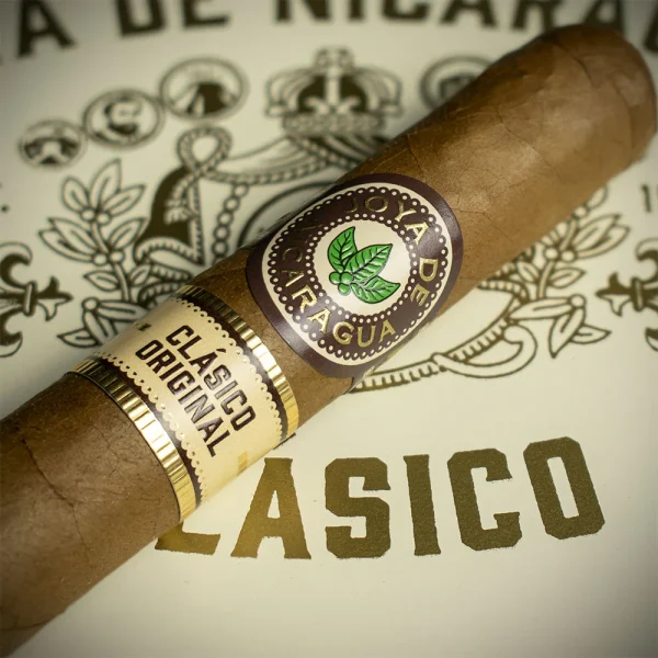 Charuto Joya de Nicaragua Petit Corona com capa colorado — nicaraguense