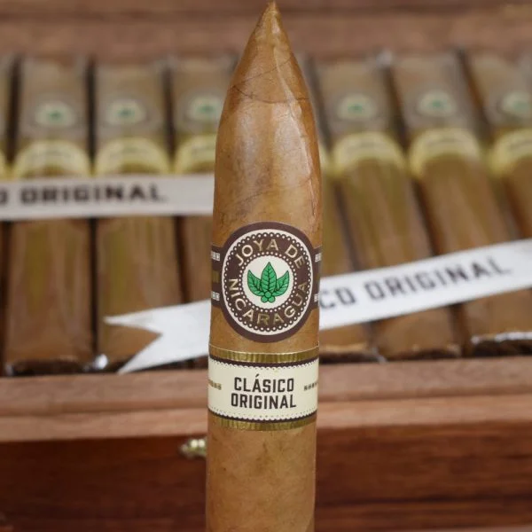 Charuto Joya de Nicaragua Torpedo com capa colorado — nicaraguense