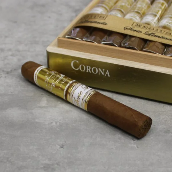 Charuto Regius Corona — nicaraguense