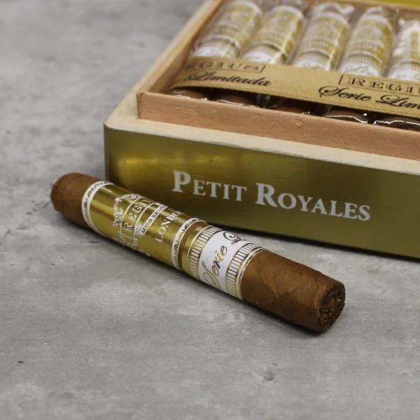 Charuto Regius Petit Corona — nicaraguense