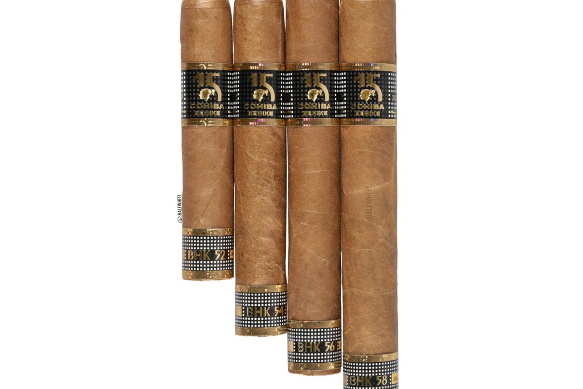 Caixas de charutos cubanos Cohiba Behike empilhadas como ativo de coleção em mercado secundário