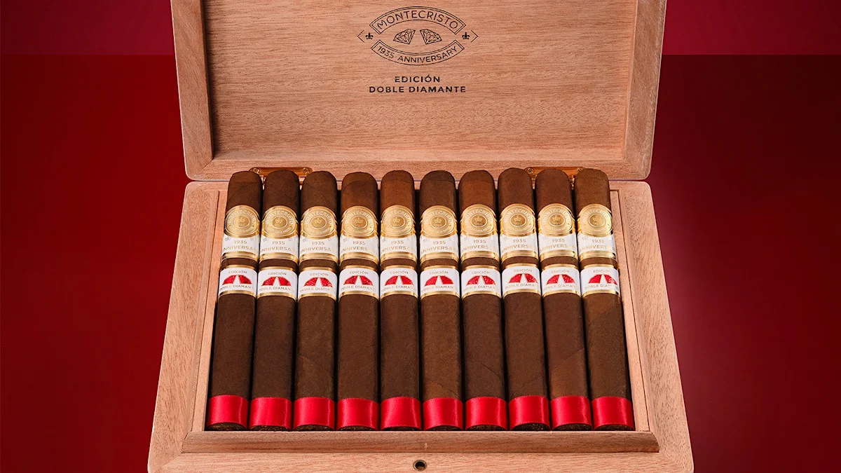 Montecristo 1935 Anniversary Edición Doble Diamante Red em humidor com acabamento de piano lacado, PCA 2026