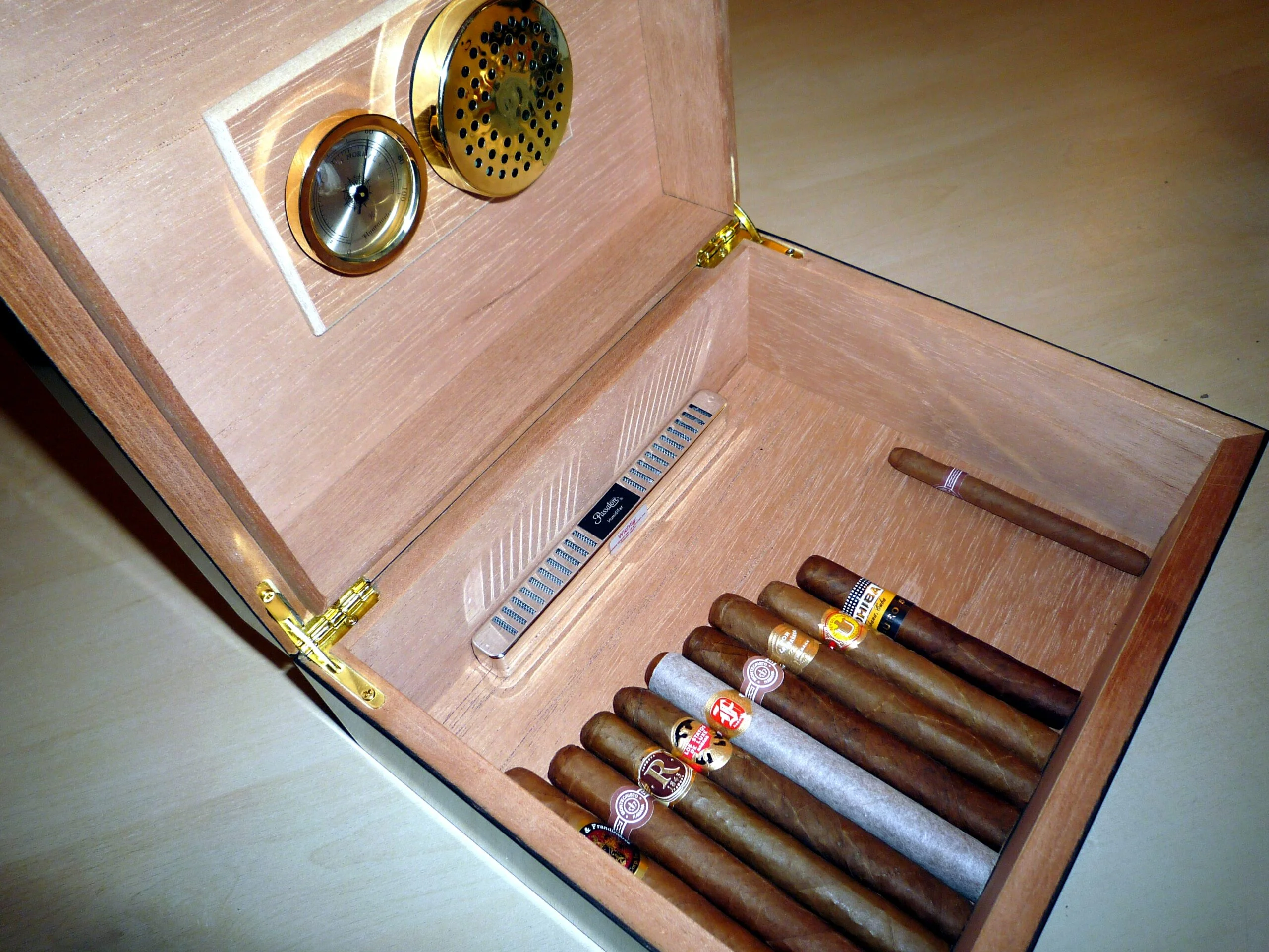 Folhas de tabaco em processo de cura — casa de tabaco cubana ou nicaraguense