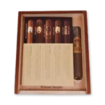 Kit Oliva Robusto Sampler com cartão informativo sobre as cinco séries cobrindo a bandeja e um charuto à mostra