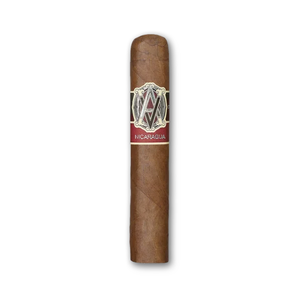 Charuto AVO Syncro Nicaragua Robusto com capa Colorado e anilha dourada sobre fundo escuro