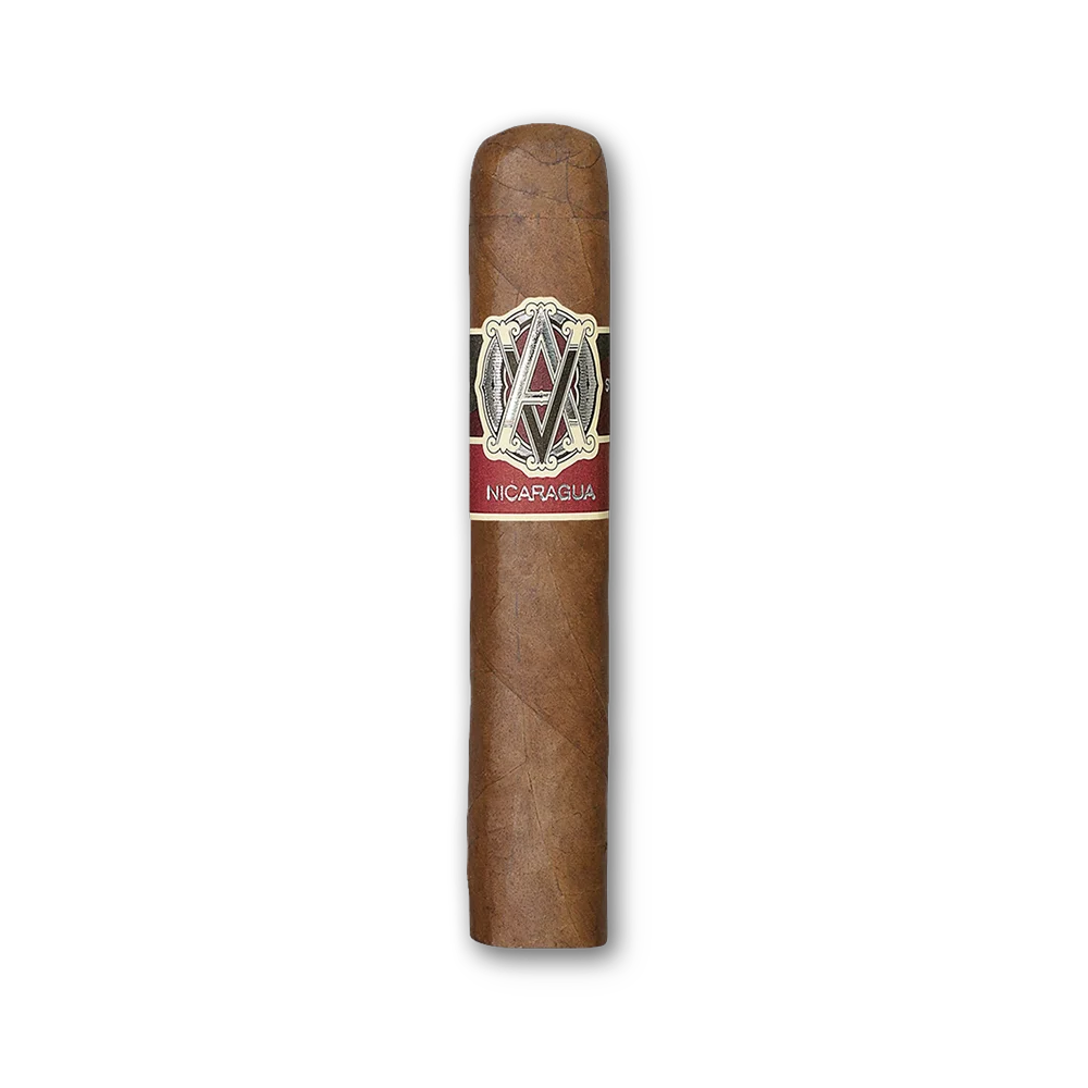 001 Charuto AVO Syncro Nicaragua Robusto com capa Colorado e anilha dourada sobre fundo escuro