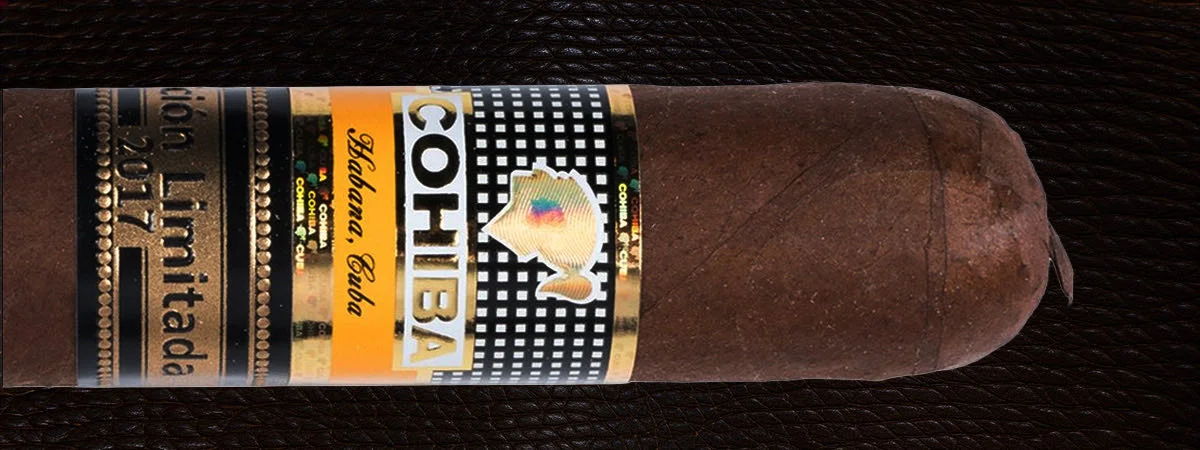 Close do Cohiba Talismán com anilha de Edición Limitada 2017 e rabo torcido na cabeça, destacando o cepo 54 do doble toro