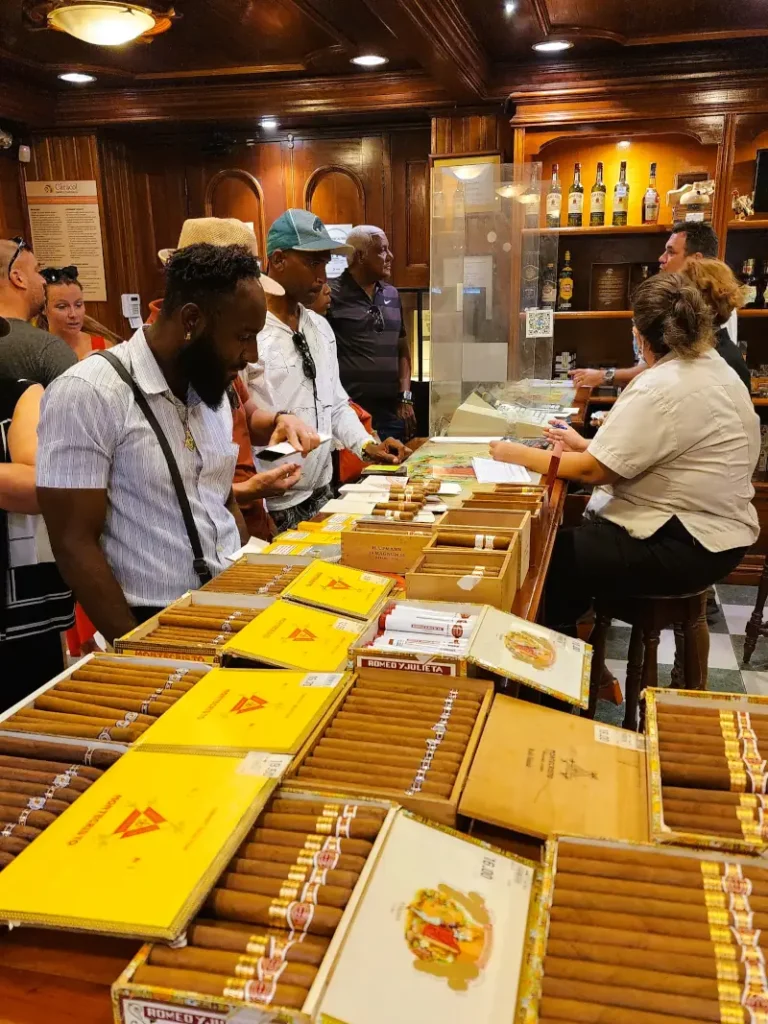 Charuto cubano em formato Pirámide, cabeça em cone